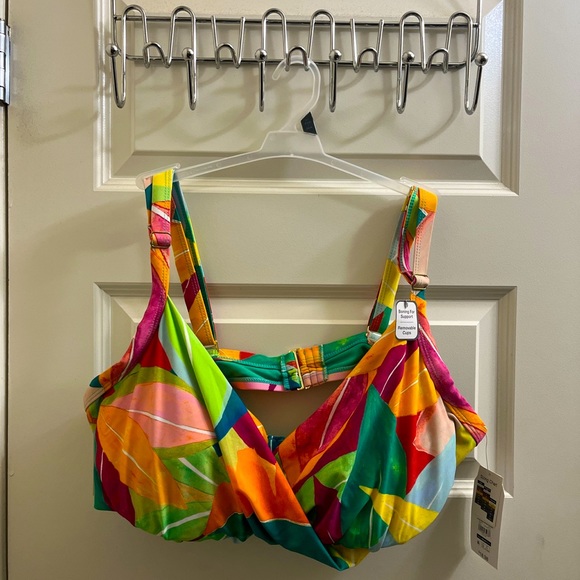 Time and Tru Plus Halter Neck Top With Ruching Multicolored Size 3x NWT - Picture 3 of 4